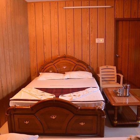 شيناي Saravanan Lodge الغرفة الصورة