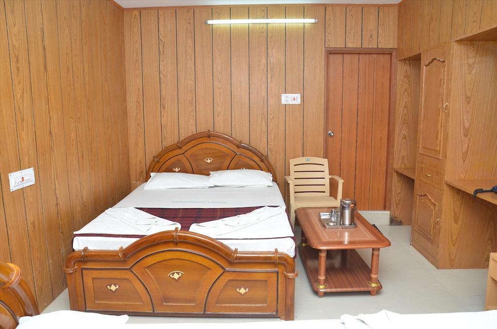 شيناي Saravanan Lodge الغرفة الصورة