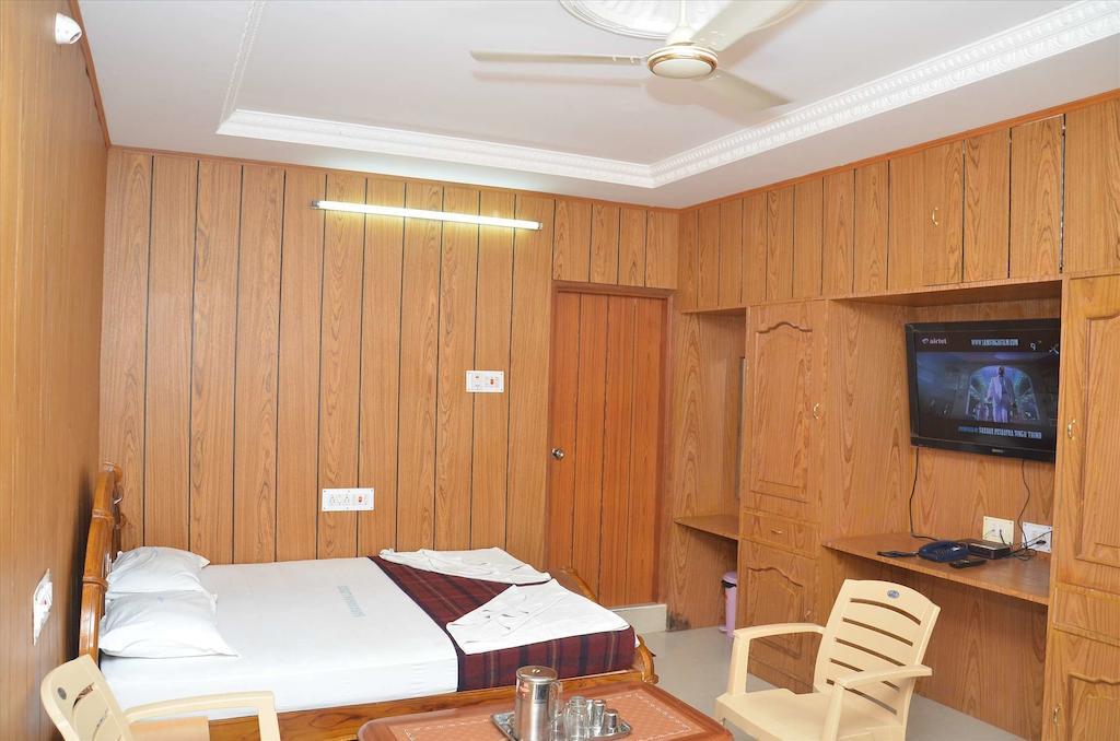 شيناي Saravanan Lodge الغرفة الصورة