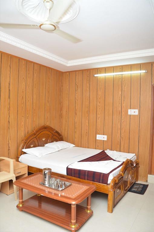 شيناي Saravanan Lodge الغرفة الصورة