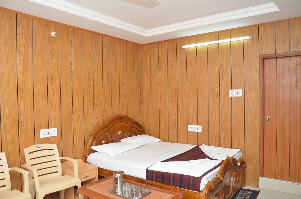 شيناي Saravanan Lodge الغرفة الصورة